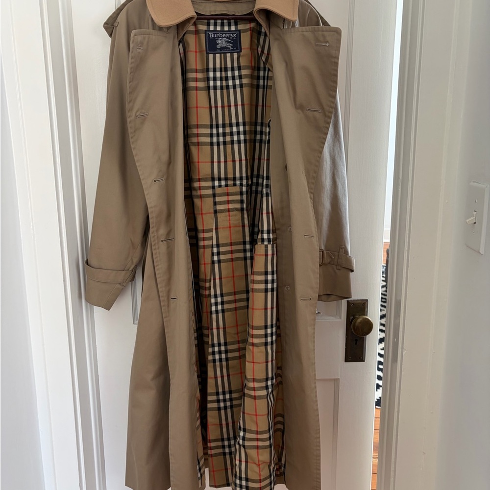 Burberry Classic Beige Trench Coat for Men